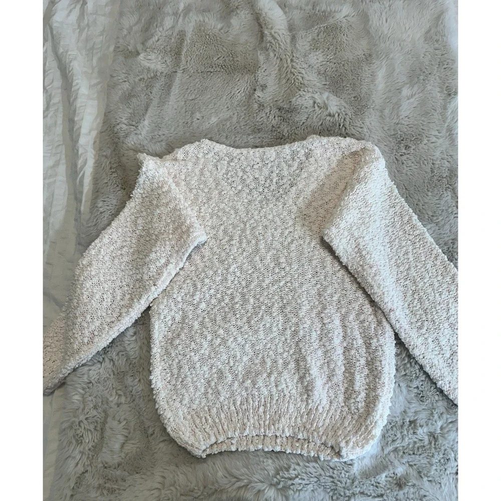 Alyssa Brooke cozy textured knit sweater with V-neck and long sleeves Size M‎